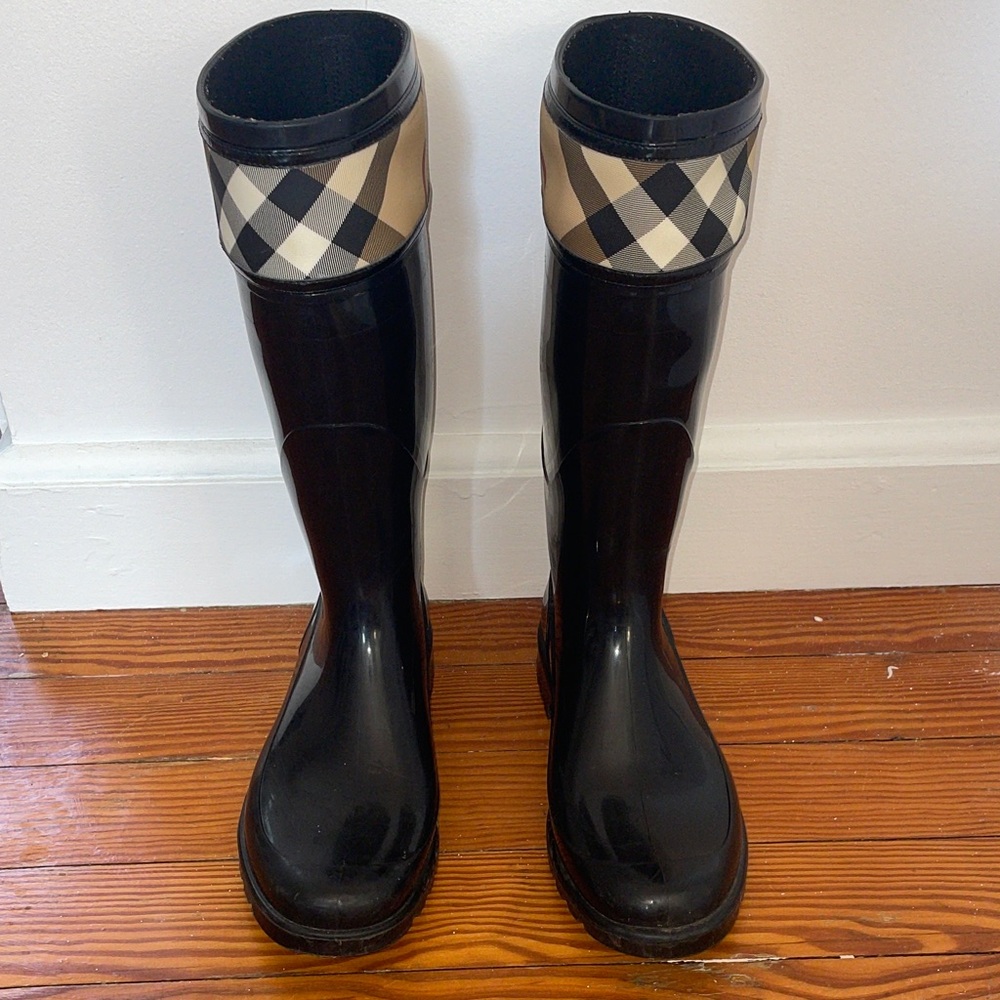 Burberry Rain Boots | 10 - Picture 2 of 14